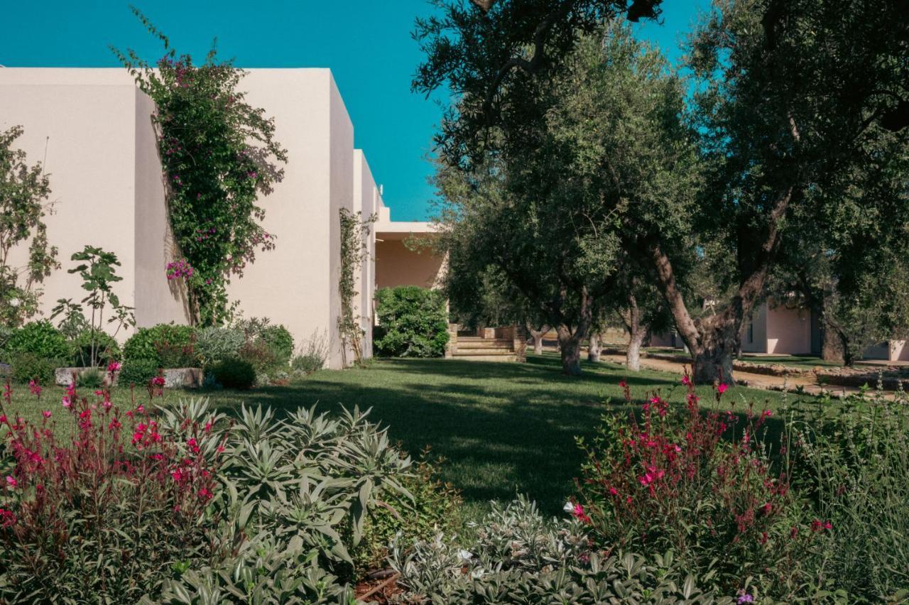 Masseria Le Fabriche Guest House Maruggio Bagian luar foto